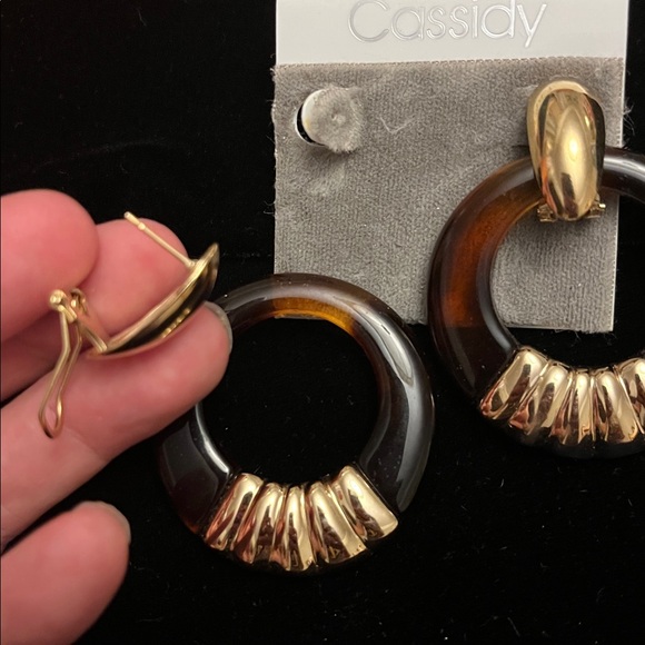 Cassidy Gold and Brown Pierced Hoop Earrings Lightweight NWT - Picture 4 of 4
